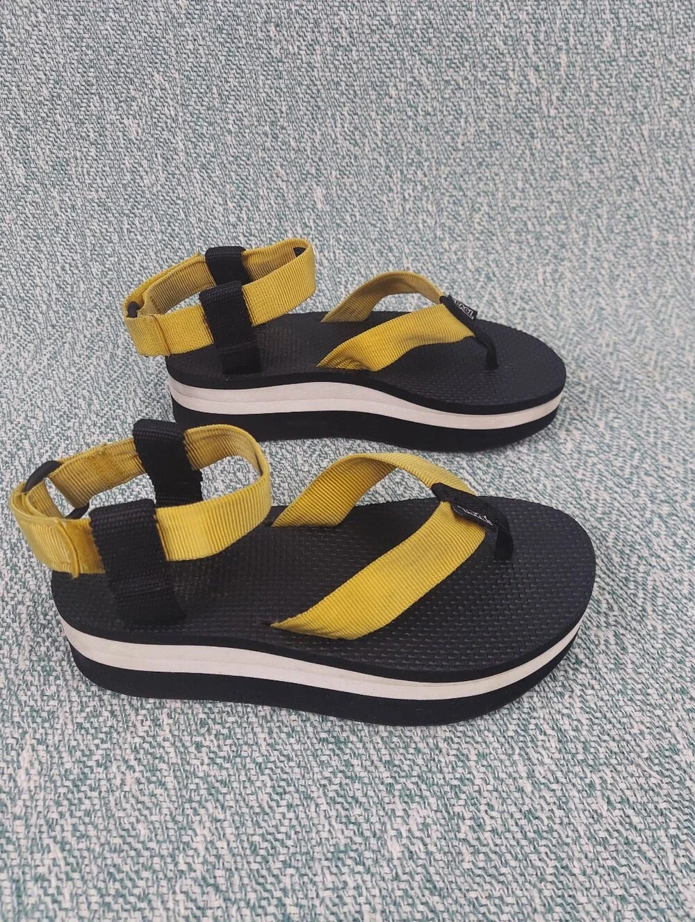 Teva Flat Form Sandals In Yellow and Black, Girls Size 5 (EU 36)